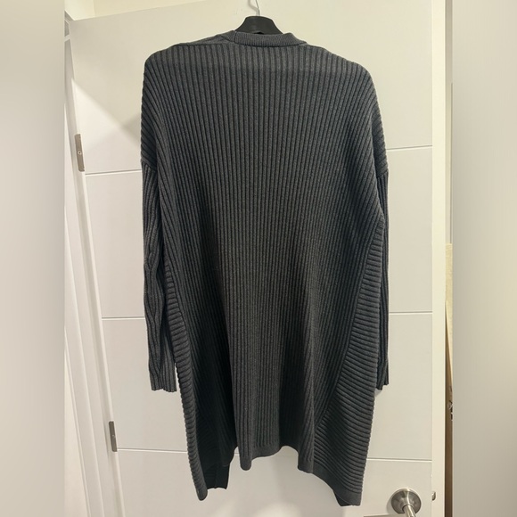 Gap - Long sleeve grey cardigan- size small - Picture 2 of 3